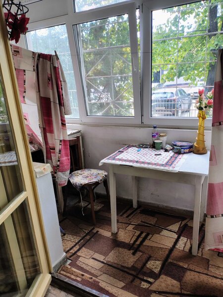 Basarabia Garsoniera de vanzare in zona Costin Georgian-metrou