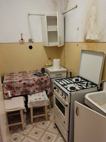 Basarabia Garsoniera de vanzare in zona Costin Georgian-metrou