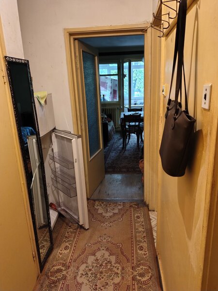 Basarabia Garsoniera de vanzare in zona Costin Georgian-metrou