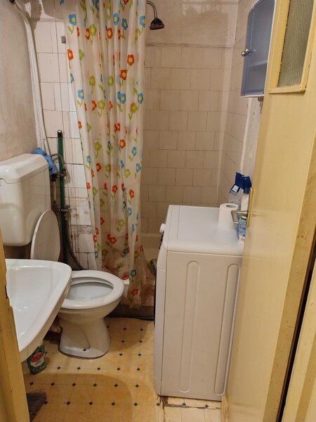 Basarabia Garsoniera de vanzare in zona Costin Georgian-metrou